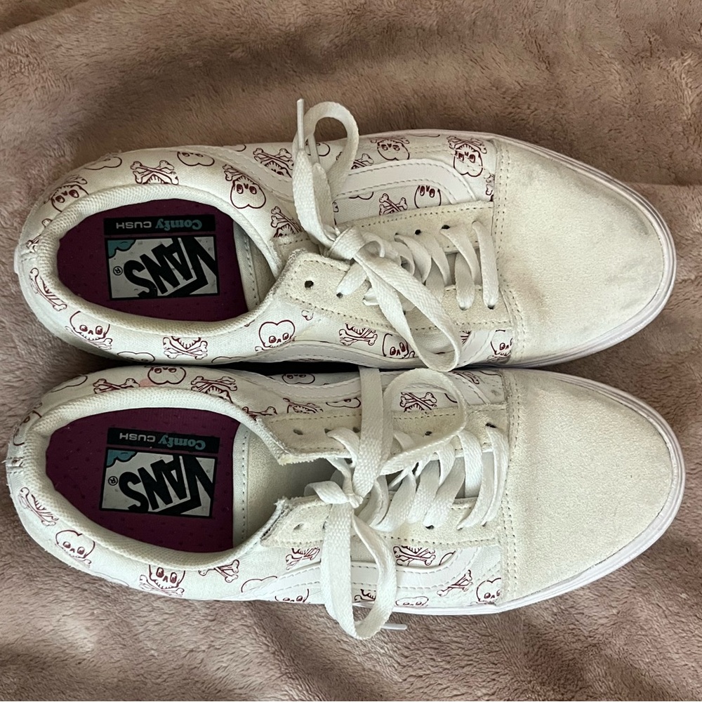 Heart shaped skull and cross bone vans